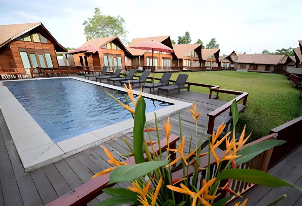 100 Islands Resort & Spa Surat Thani Exteriör bild