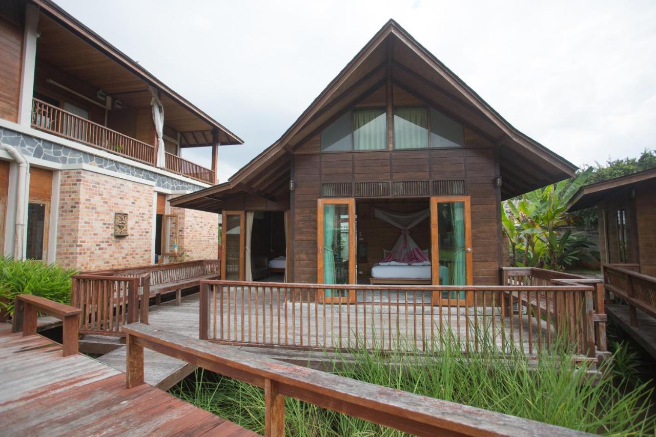 100 Islands Resort & Spa Surat Thani Exteriör bild